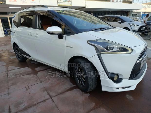 Toyota Sienta 2017 White
