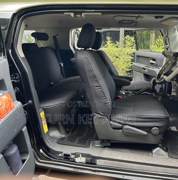 Toyota FJ Cruiser 4X4 AT 2013 Black