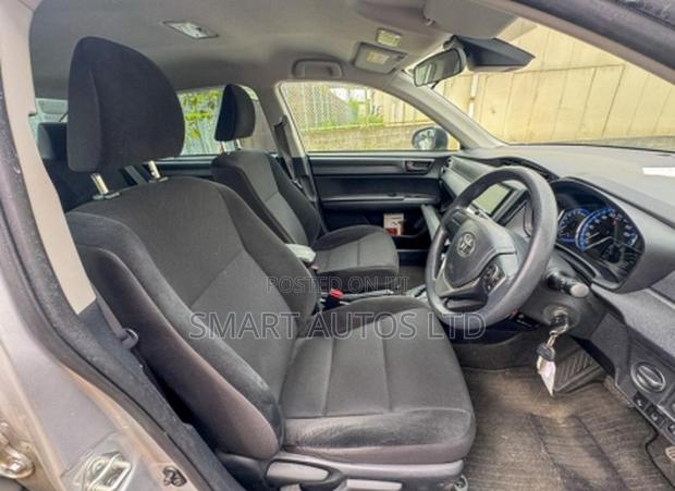 Toyota Axio 1.5 Hybrid 2WD 2019 Silver