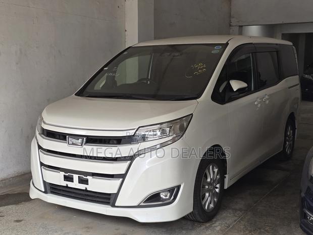 Toyota Noah 2018 White