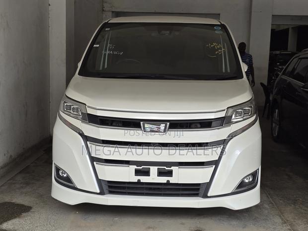 Toyota Noah 2018 White