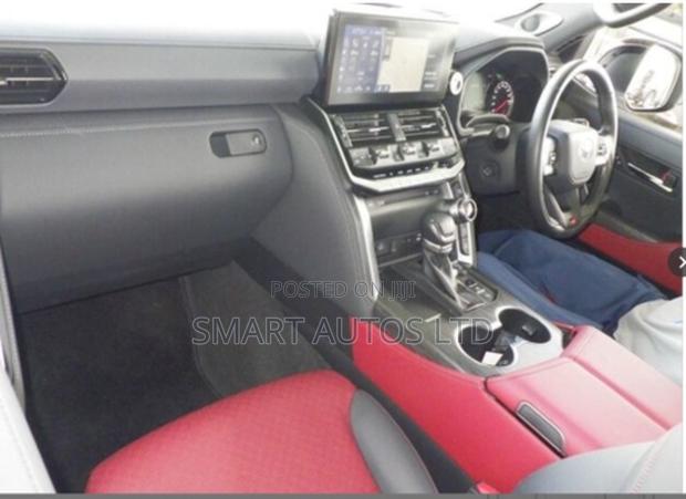 Toyota Land Cruiser LC300 2022 White