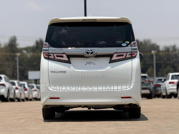 Toyota Vellfire 2018 White