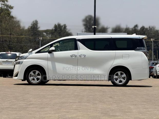 Toyota Vellfire 2018 White