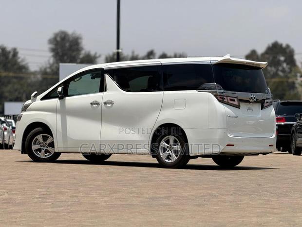 Toyota Vellfire 2018 White
