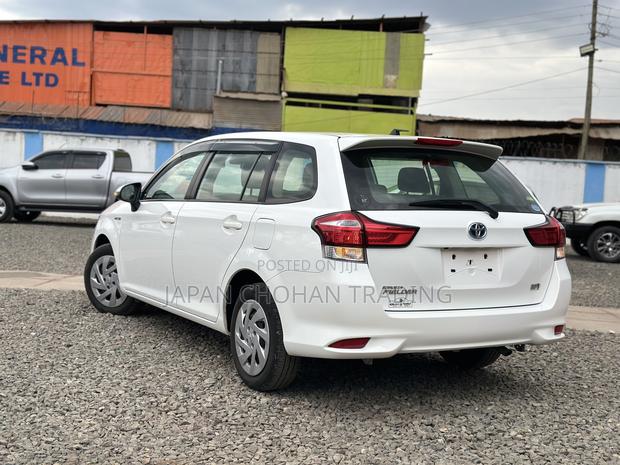 Toyota Corolla Fielder 1.5 Hybrid FWD 2019 White