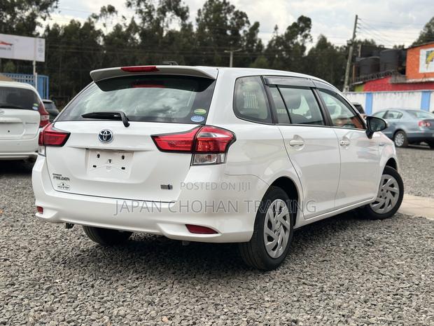 Toyota Corolla Fielder 1.5 Hybrid FWD 2019 White