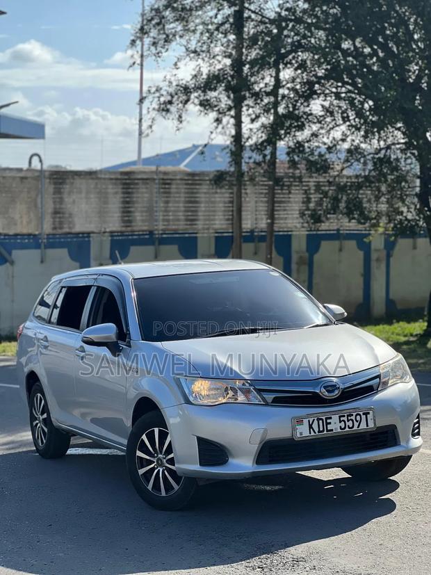 Toyota Corolla Fielder 1.5 Hybrid FWD 2014 Silver