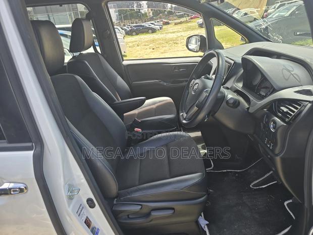 Toyota Noah 2018 White