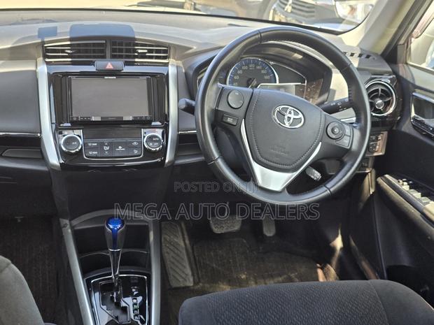 Toyota Axio 2018 Silver