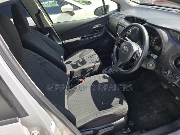 Toyota Vitz 2018 Silver