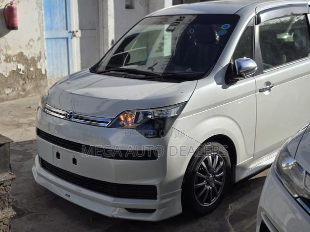 Toyota Spade 2018 White