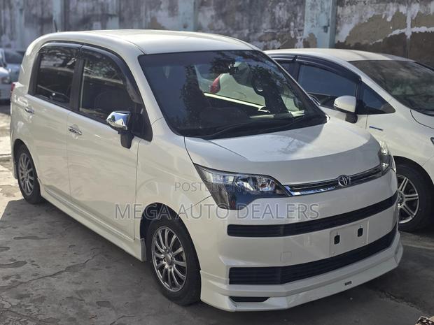 Toyota Spade 2018 White