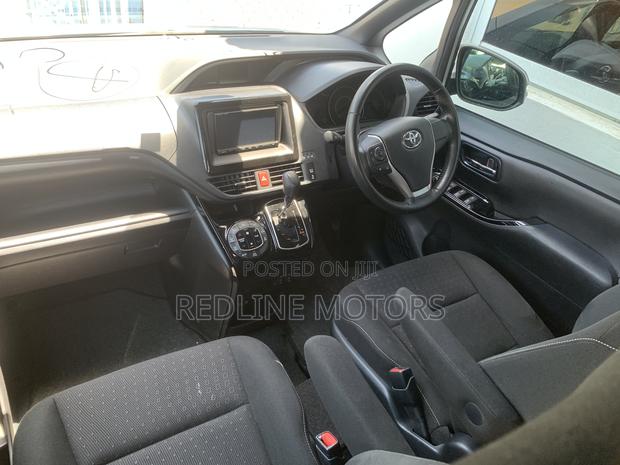Toyota Noah 2.0 FWD (8 Seater) 2018 Silver