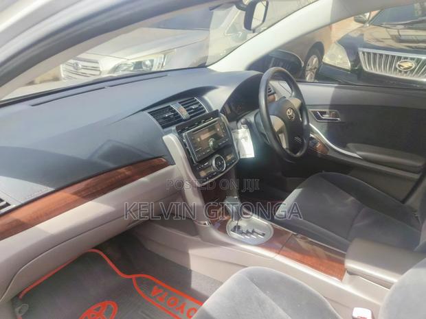 Toyota Premio 2017 Silver