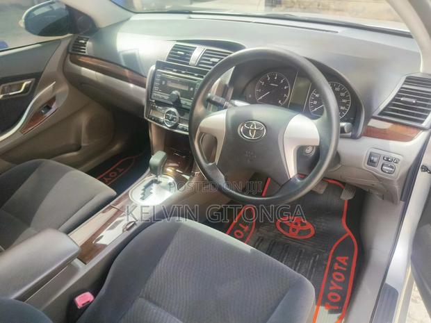 Toyota Premio 2017 Silver