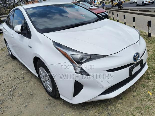 Toyota Prius 2018 White