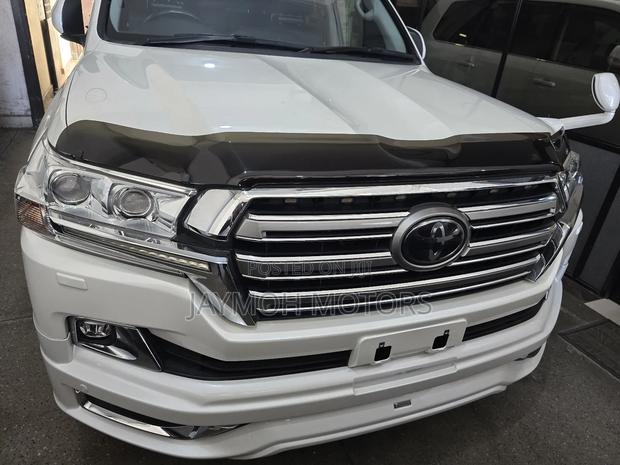 Toyota Land Cruiser 2018 White