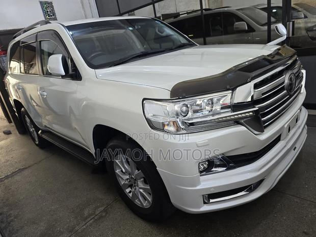 Toyota Land Cruiser 2018 White