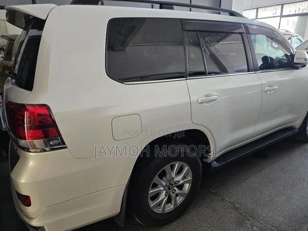 Toyota Land Cruiser 2018 White