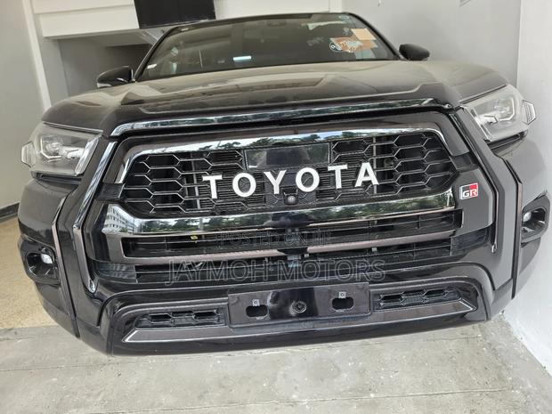 Toyota Hilux 2021 Black