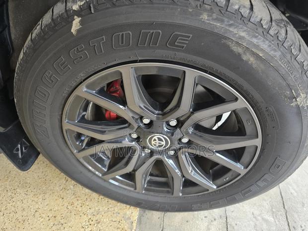 Toyota Hilux 2021 Black