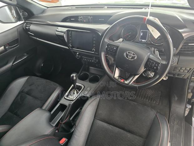 Toyota Hilux 2021 Black