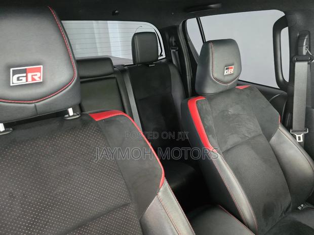 Toyota Hilux 2021 Black