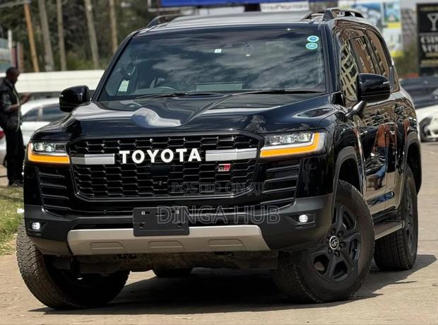 Toyota Land Cruiser LC300 2023 Black