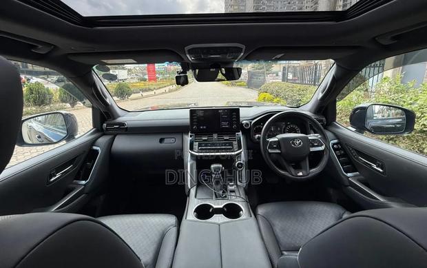 Toyota Land Cruiser LC300 2023 Black