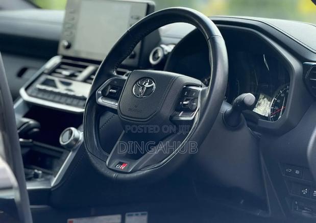 Toyota Land Cruiser LC300 2023 Black