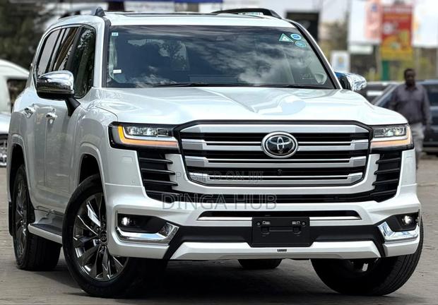 Toyota Land Cruiser 2023 White