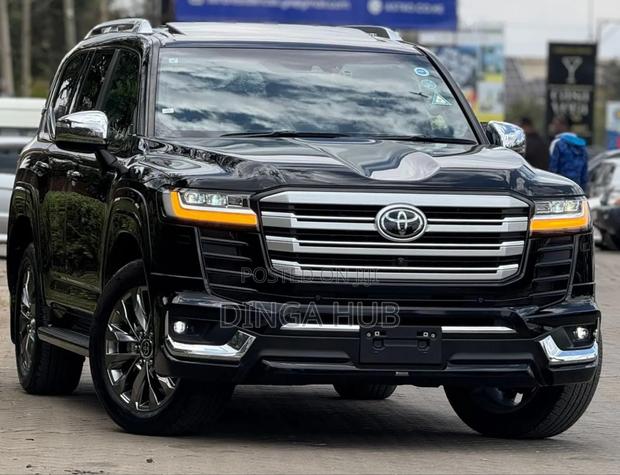 Toyota Land Cruiser LC300 2023 Black