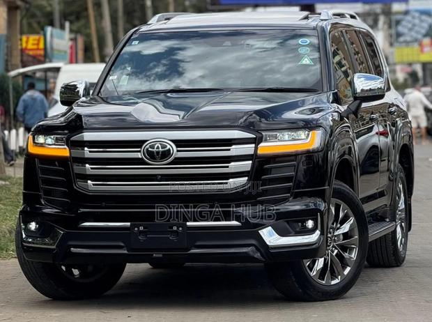 Toyota Land Cruiser LC300 2023 Black