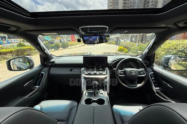 Toyota Land Cruiser LC300 2023 Black