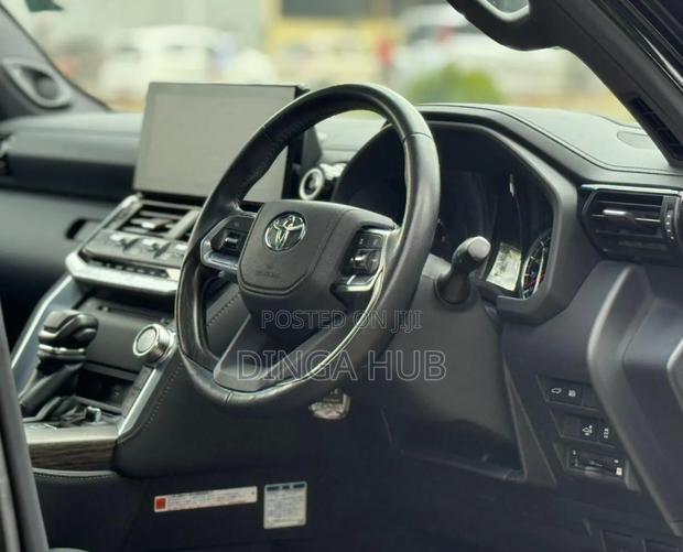 Toyota Land Cruiser LC300 2023 Black