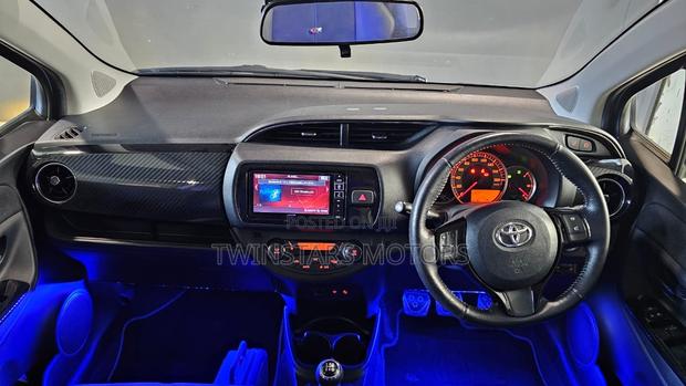 Toyota Vitz 1.5 FWD 5dr 2018 Pearl