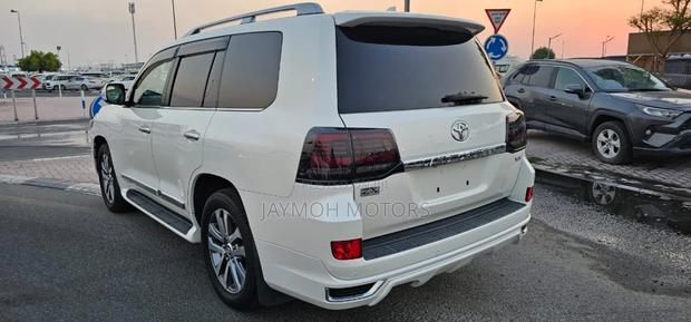 Toyota Land Cruiser 2017 Pearl