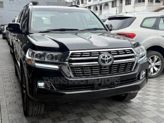 Toyota Land Cruiser 4.6 V8 AX G Selection 2018 Black