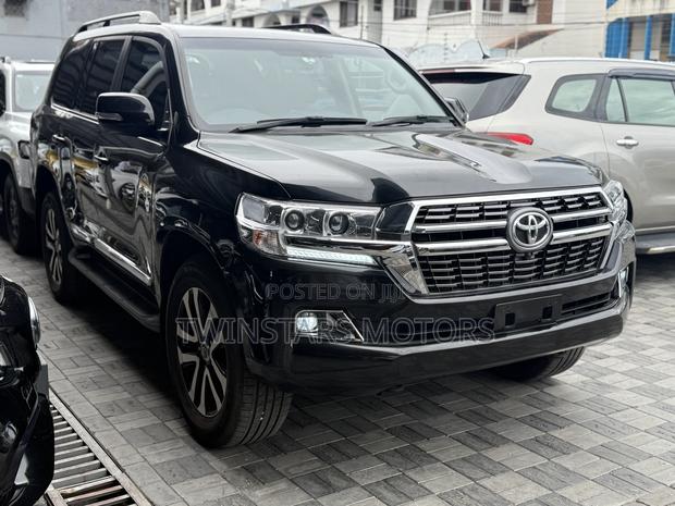 Toyota Land Cruiser 4.6 V8 AX G Selection 2018 Black