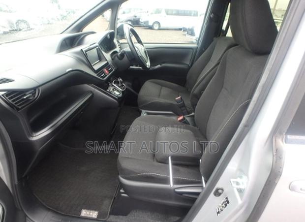Toyota Noah 1.8 FWD Hybrid (7 seater) 2018 Silver