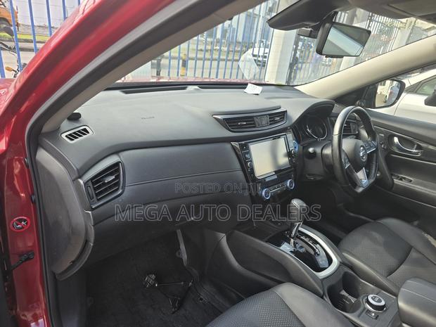 Nissan X-Trail 2018 Red