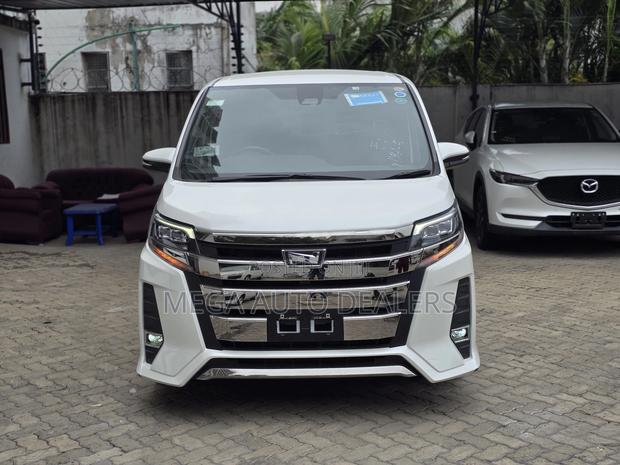 Toyota Noah 2018 White