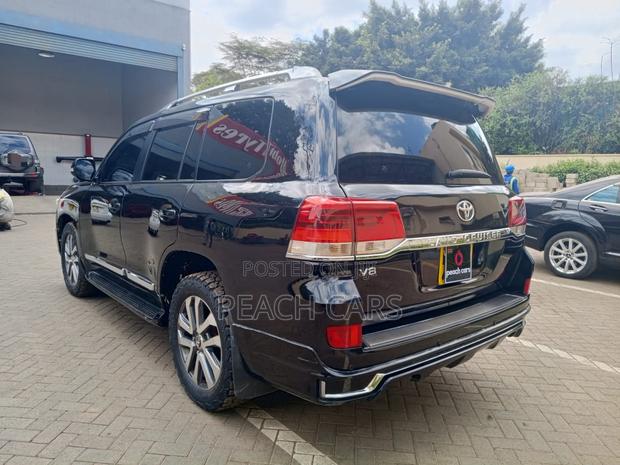 Toyota Land Cruiser 4.6 V8 AX 2012 Black