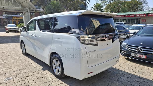 Toyota Vellfire 2018 White