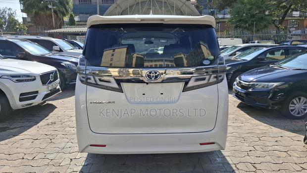 Toyota Vellfire 2018 White