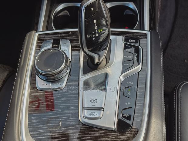 BMW 740 2018 Pearl