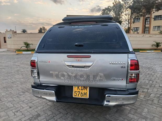 Toyota Hilux 2016 Silver