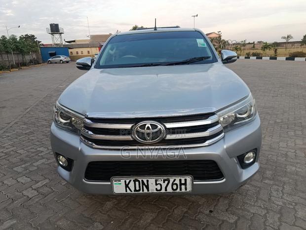 Toyota Hilux 2016 Silver