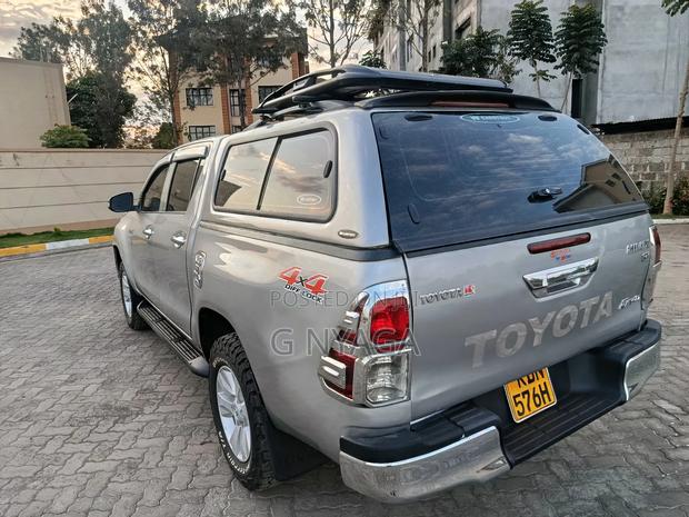 Toyota Hilux 2016 Silver